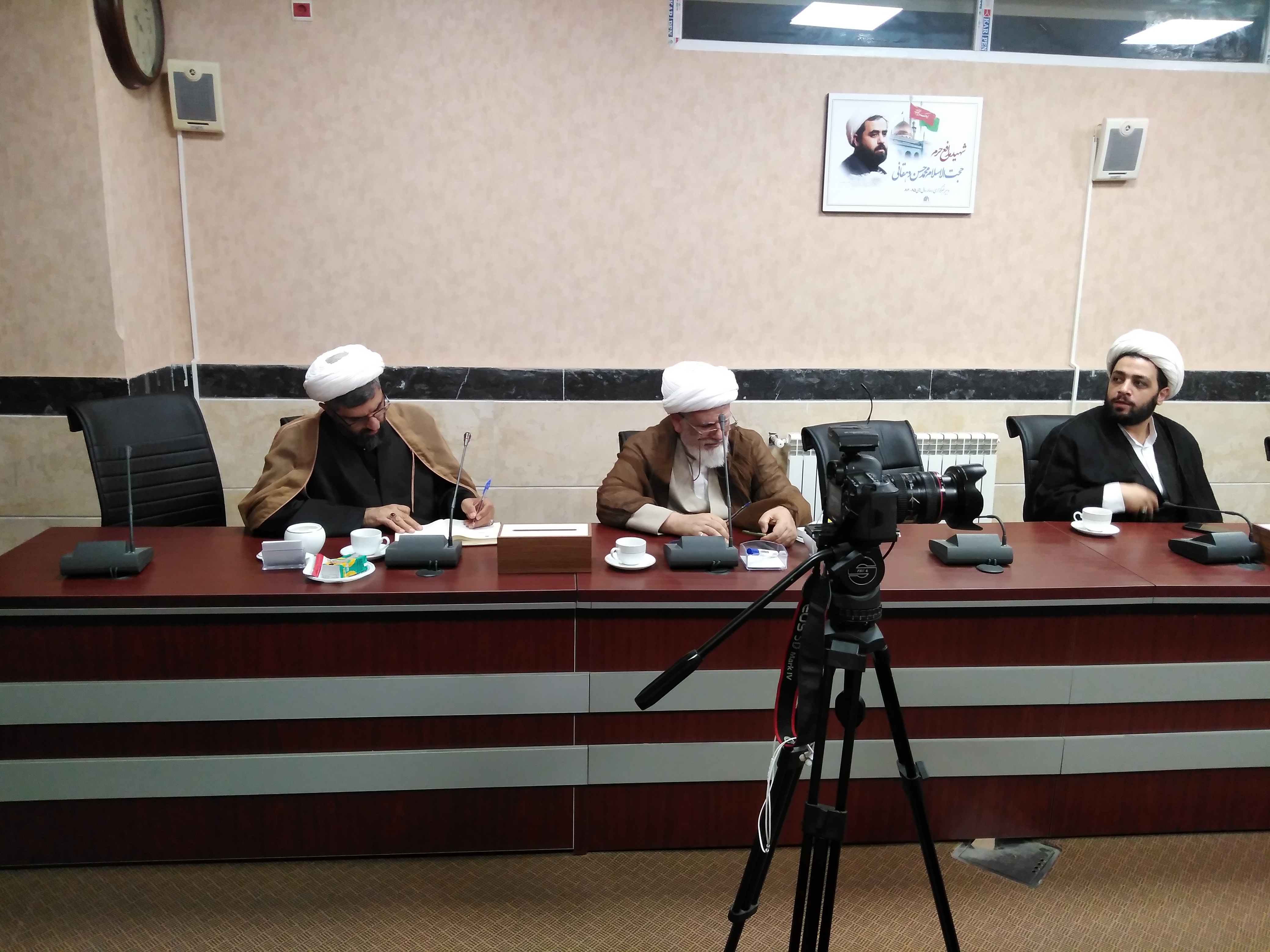 آغاز نشست علمی «بررسی تبیینی آیات مقاومت و دفاع در قرآن» در خبرگزاری رسا