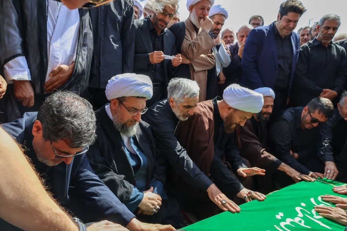 اقامه نماز بر پیکر سردار رشید اسلام حاج کریم حرمتی توسط امام جمعه تبریز+ تصاویر