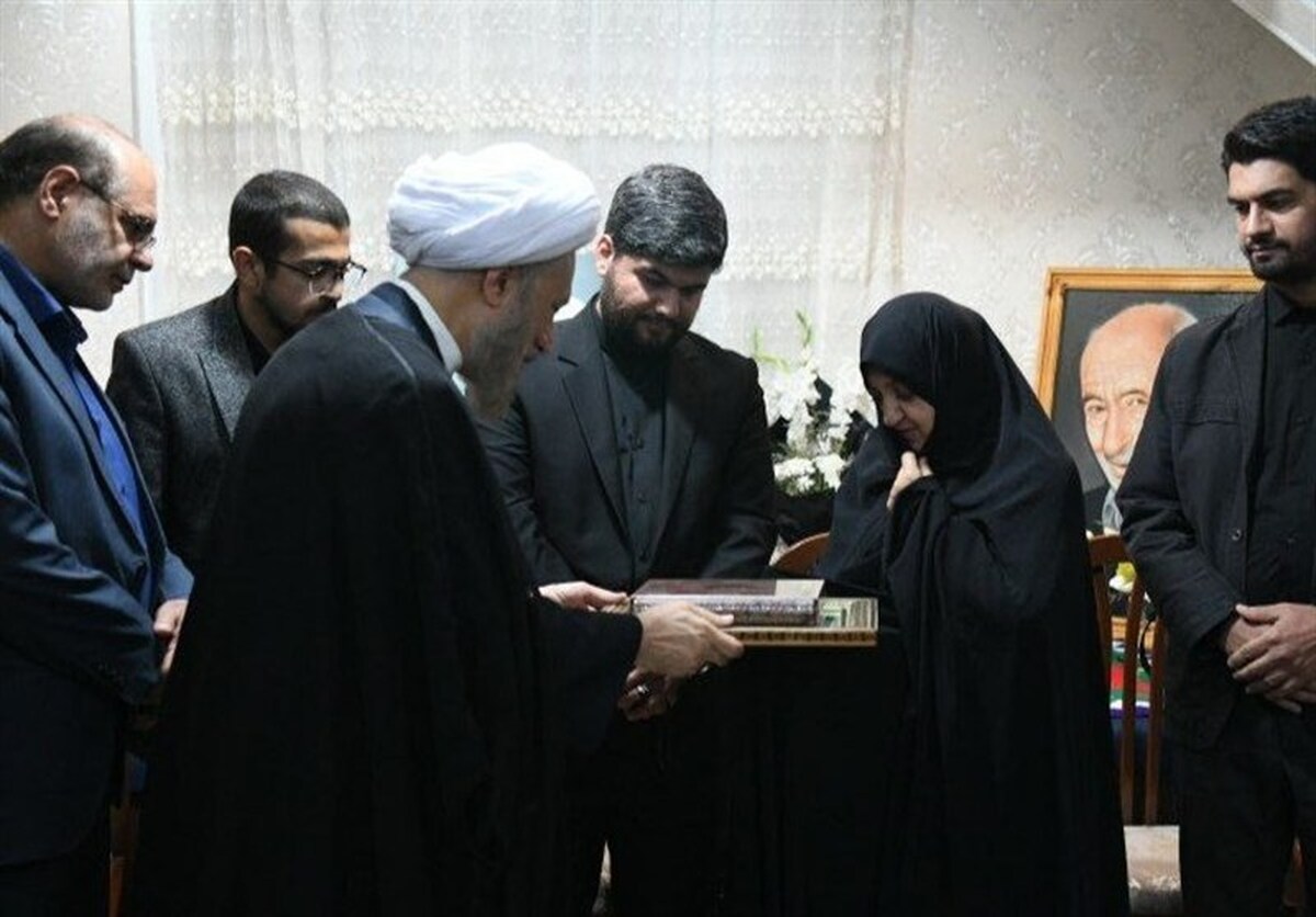 ابلاغ پیام رهبر معظم انقلاب به خانواده شهید غیبپرور