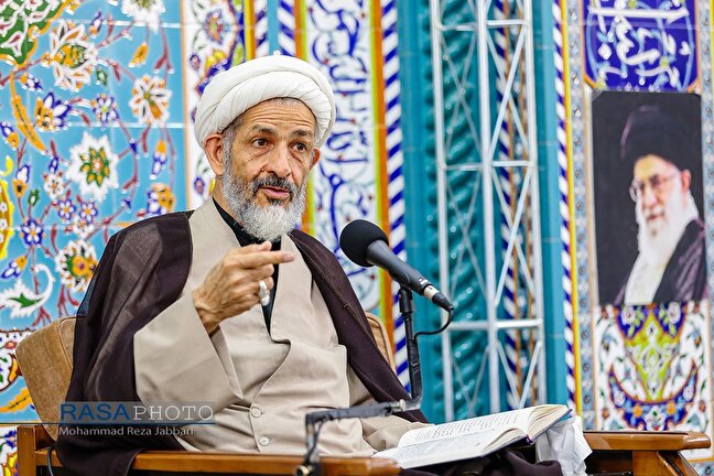 نقش رهبر انقلاب در عبور کشور از بحران‌ها بی‌بدیل است/ دلیل عصبانیت و یاوه‌گویی ترامپ