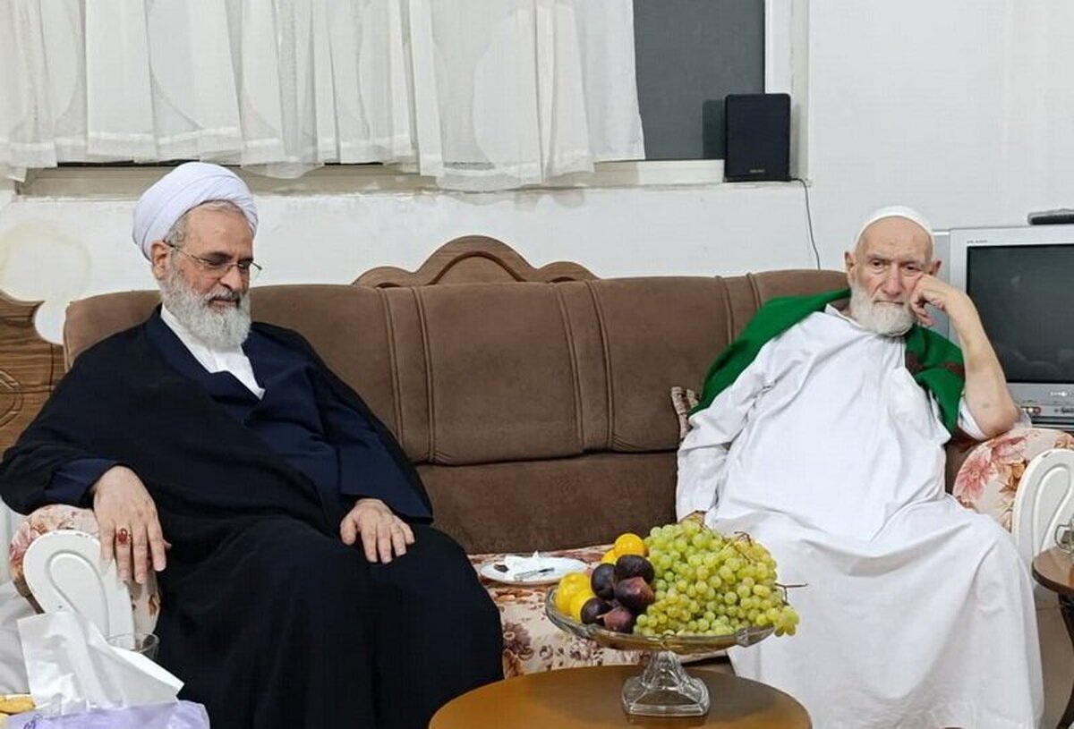 عیادت مدیر حوزه‌های علمیه از آیت‌الله حسینی‌شاهرودی