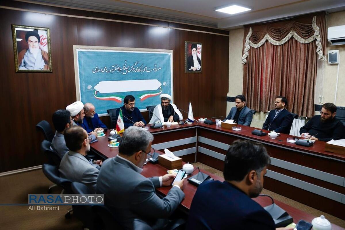 گزارشی از حضور استاندار قم در خبرگزاری رسا
