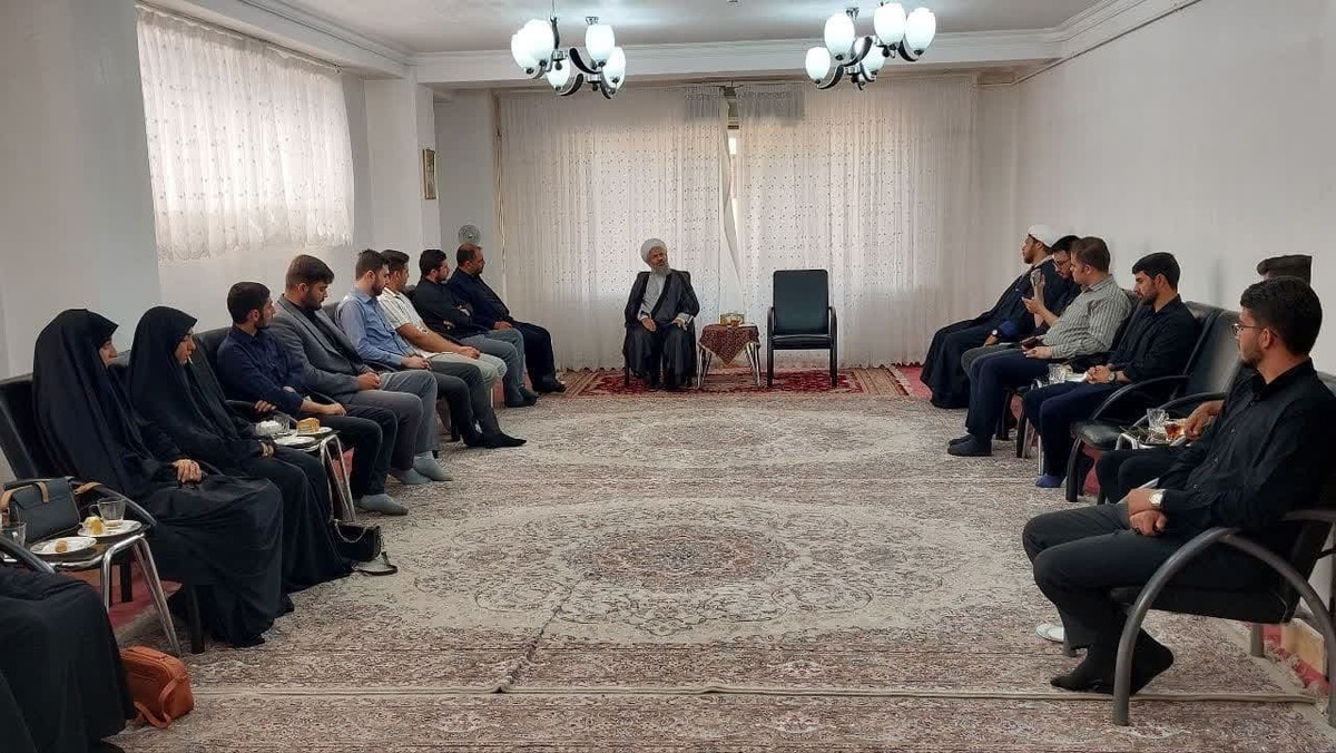 دیدار فرماندهان بسیج دانشجویی دانشگاه‌ های مراغه با امام جمعه جدید این شهرستان+ تصاویر