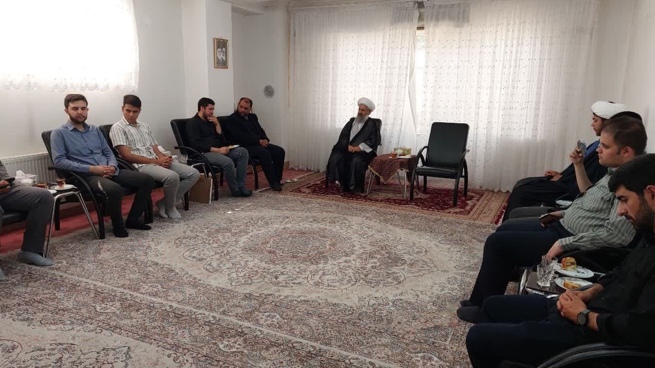 دیدار فرماندهان بسیج دانشجویی دانشگاه‌ های مراغه با امام جمعه جدید این شهرستان+ تصاویر