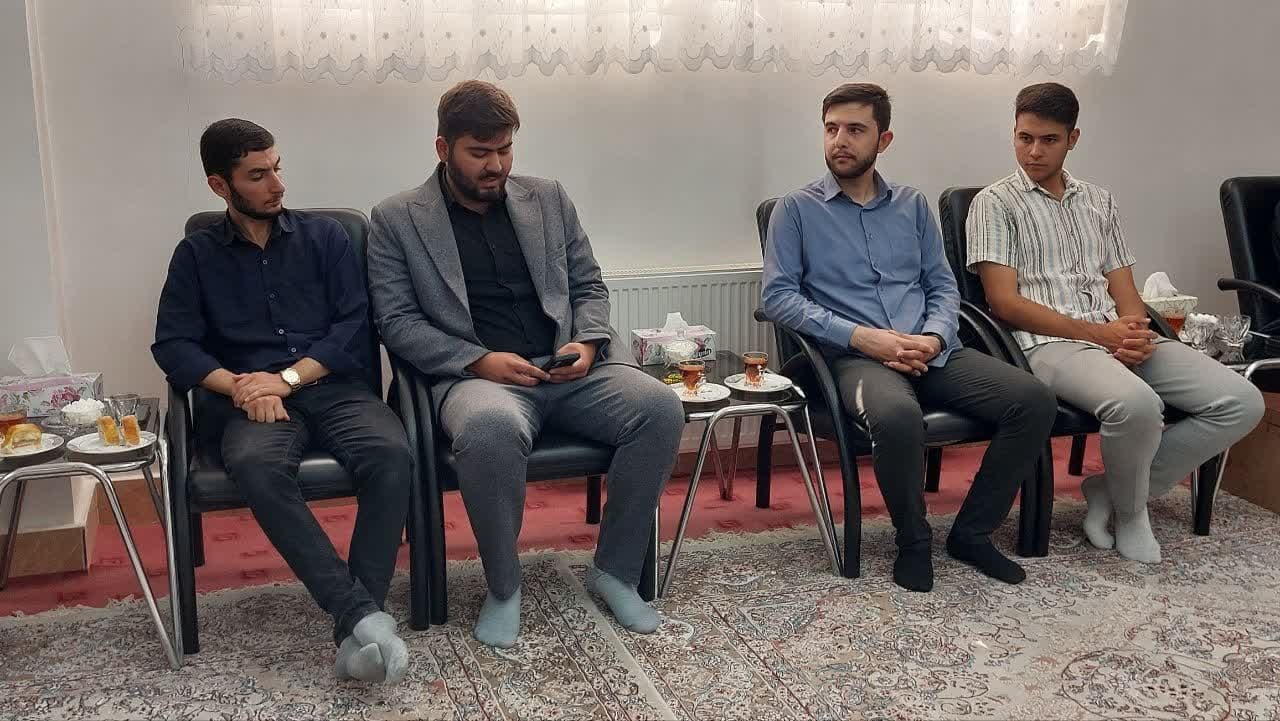 دیدار فرماندهان بسیج دانشجویی دانشگاه‌ های مراغه با امام جمعه جدید این شهرستان+ تصاویر
