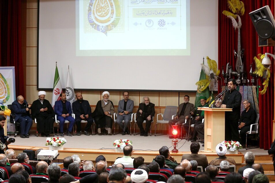 خادمان اهل‌بیت ستون‌های پیروزی انقلاب و حافظان دینداری در جامعه‌اند