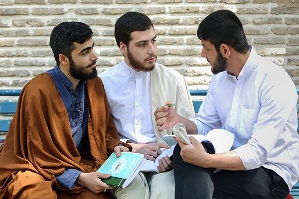 روحانیت سنگر نخست هدایت معنوی در جنگ ترکیبی