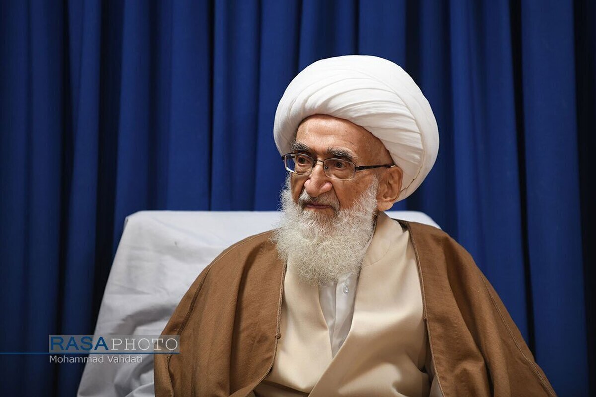 رهبر انقلاب همه هستی خود را به میدان آوردهاند تا عزت اسلام و ایران حفظ شود