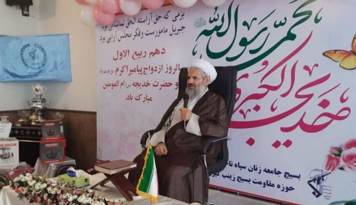 حجاب هر بانوی ایرانی، عَلَم مبارزه با فرهنگ غربی است