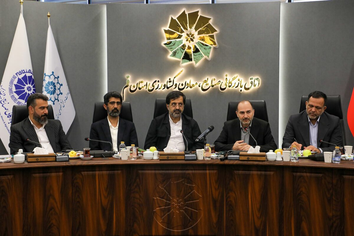 قانون‌گذاری تجارت باید به دست صنعتگران و بازرگانان انجام شود