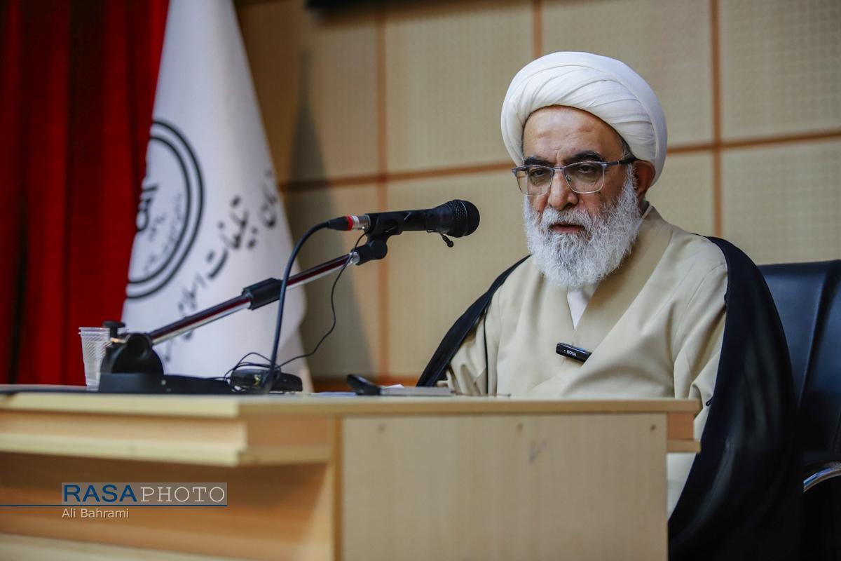 غفلت از مبارزه با منکرات، جامعه را از عنایات الهی محروم میکند