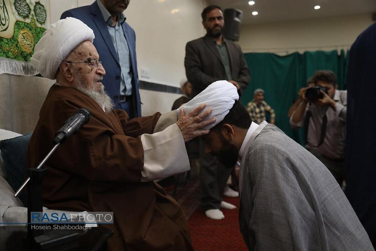برگزاری آیین عمامه گذاری طلاب و جشن میلاد پیامبر و امام صادق در بیوت مراجع تقلید