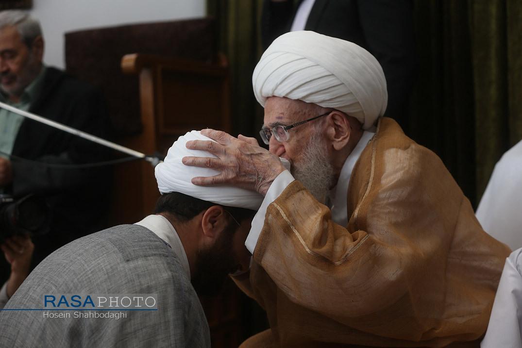 برگزاری آیین عمامه گذاری طلاب و جشن میلاد پیامبر و امام صادق با حضور مراجع + تصاویر