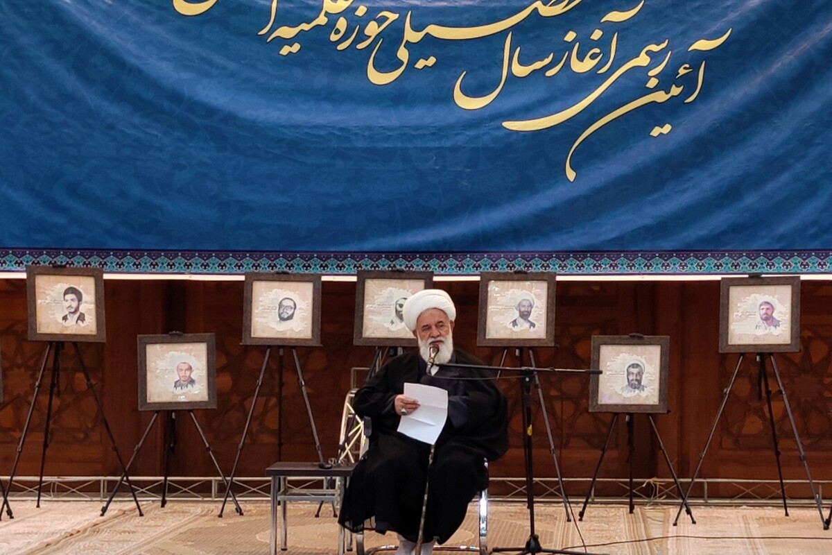تأکید بر هویت طلبگی و هشدار نسبت به آفت مدرکگرایی