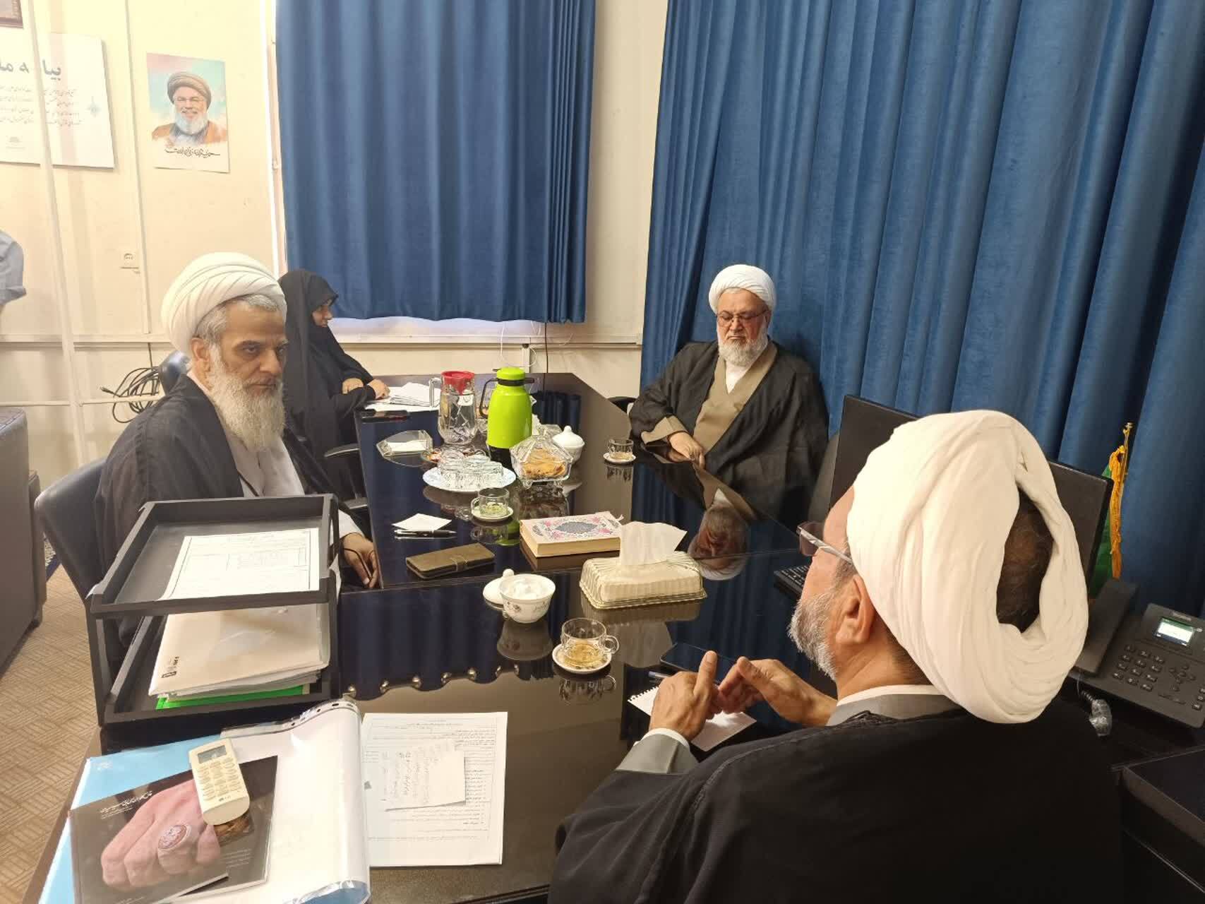 دیدار شورای اجرایی همایش «پیشتازان نهضت اسلامی» با مدیر مجتمع آموزشی و پژوهشی تبلیغ حوزه علمیه قم