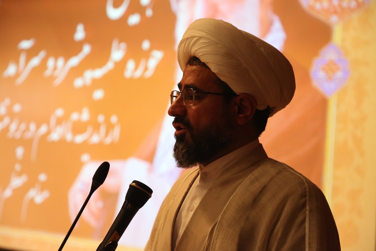 مخاطب حوزه علمیه باید جامعه جهانی باشد