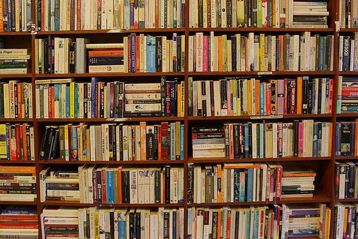 مروری بر کتاب‌های امام رضایی