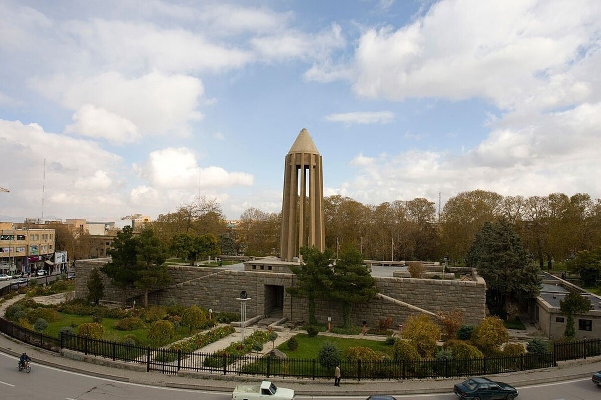 پزشک فیلسوف، حکیم جامع‌الاطراف