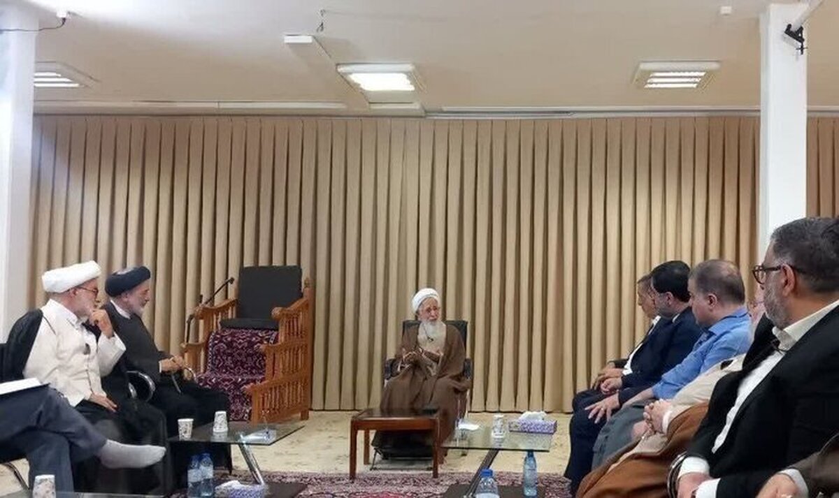 معاون اجرایی رئیس‌جمهور با آیت‌الله جوادی آملی دیدار کرد