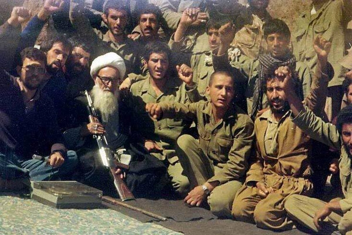 نقش روحانیت در جبهه های دفاع مقدس بی بدیل است