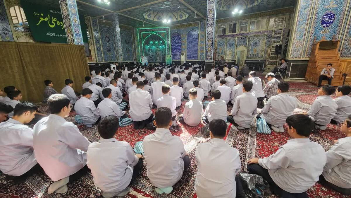 زنگ نماز در مدارس کاشان نواخته شد