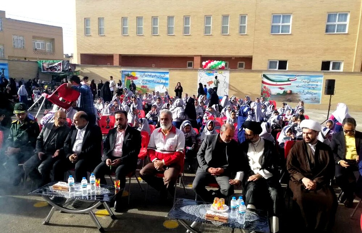 زنگ آغاز سال تحصیلی جدید در دبستان شهیدان بارفروش کاشان نواخته شد
