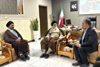 حضور تولیت آستان مقدس مسجد جمکران در فرمانداری/ اهدای پرچم متبرک جمکران به فرماندار قم