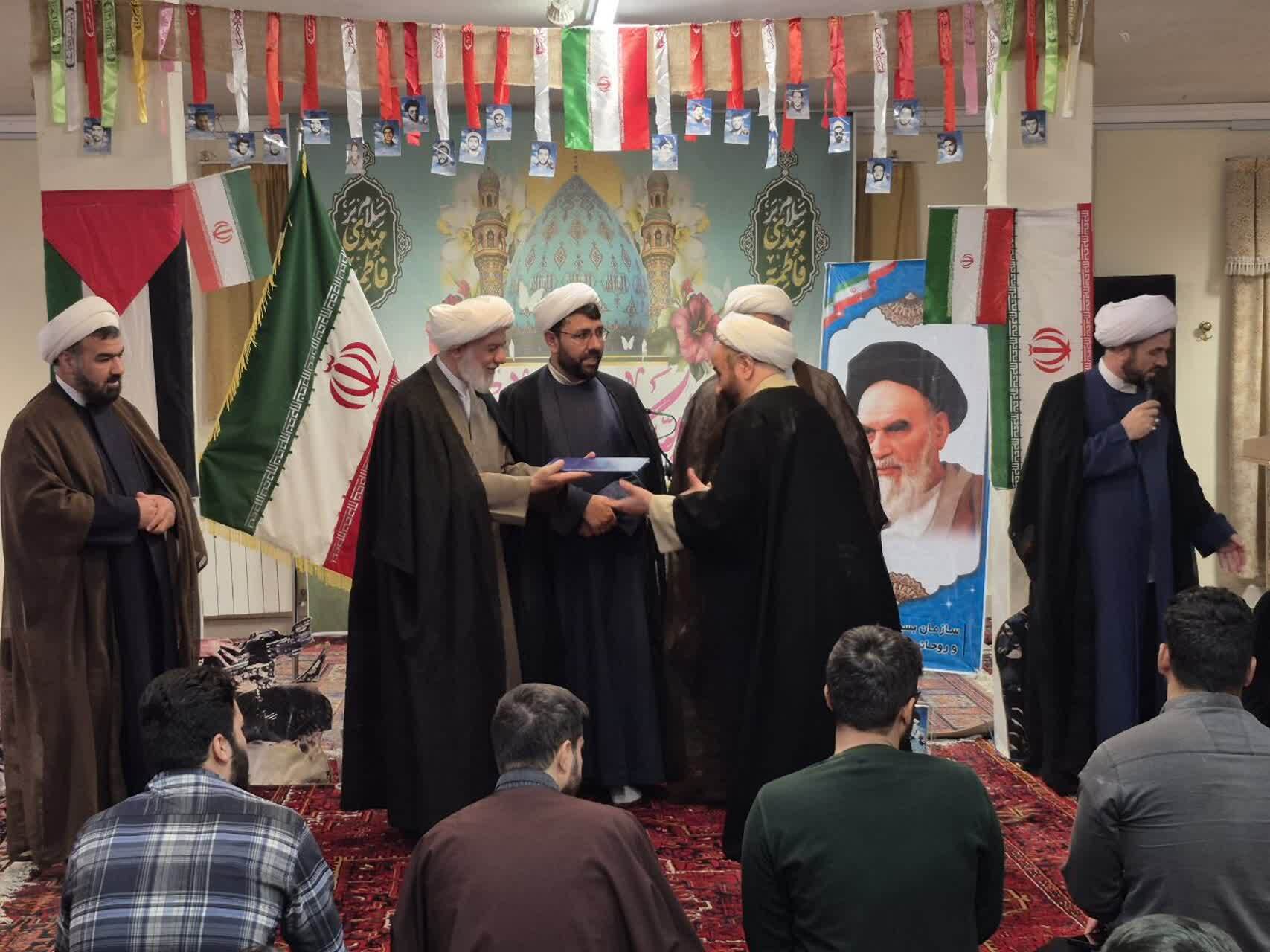 مراسم بزرگداشت و تجلیل از اساتید رزمنده روحانی در تبریز برگزار شد