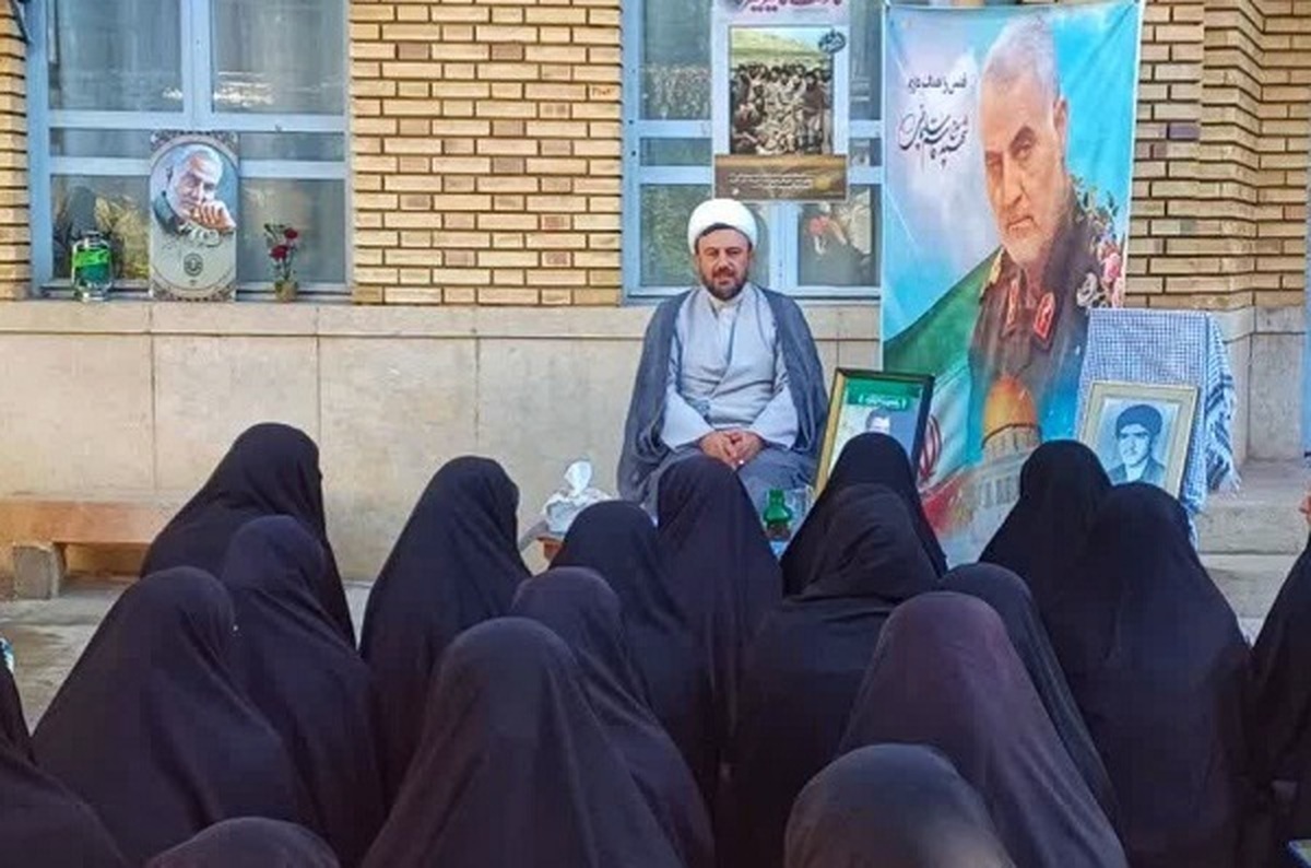 تجدید میثاق طلاب خواهر مدرسه علمیه الزهرا شیراز با آرمان‌های شهدا