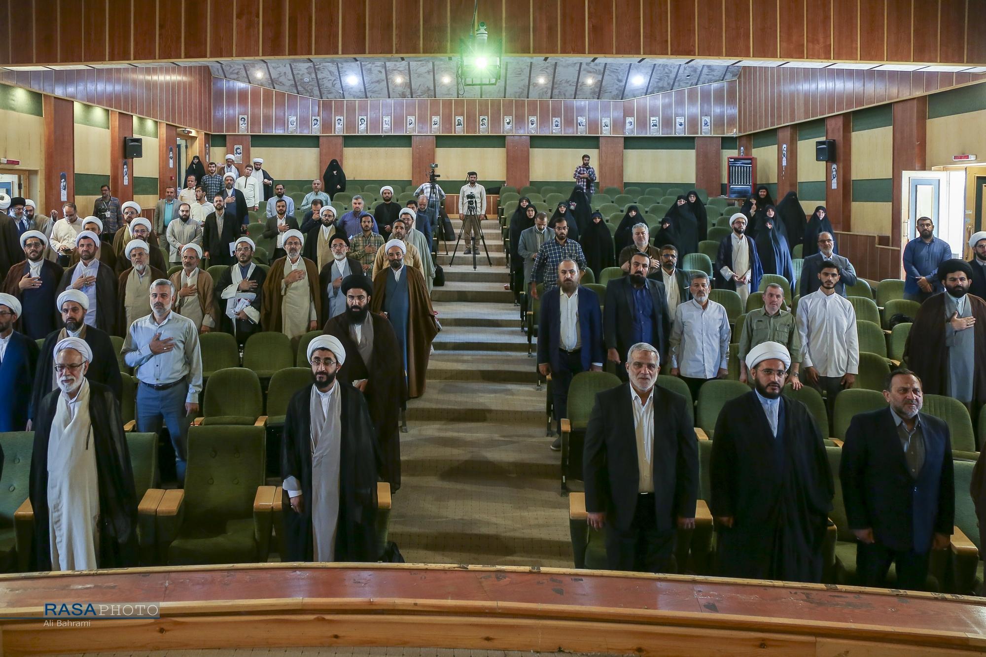 رسانه در جنگ شناختی سپر صیانت از جامعه است/ حوزه و رسانه باید در مسیر بلاغ مبین هم‌افزا شوند