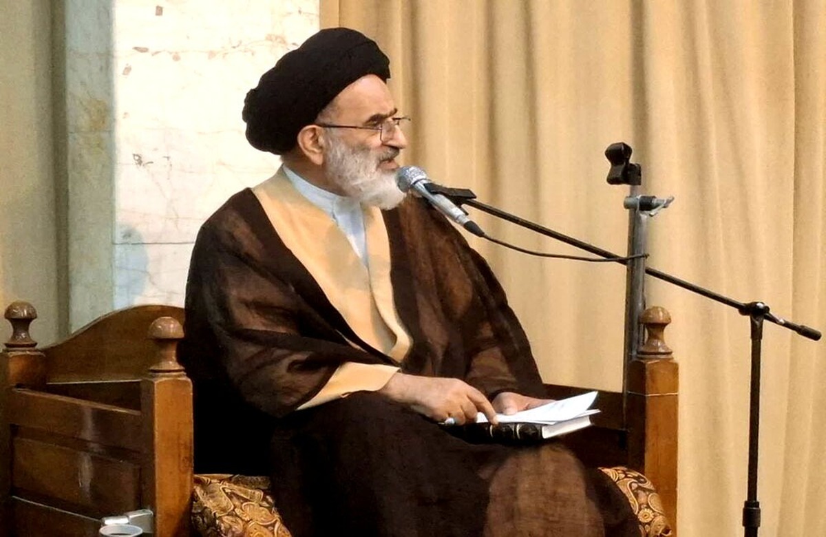 حجت‌الاسلام والمسلمین کشمیری از شروع نهضت پای‌کار انقلاب بود