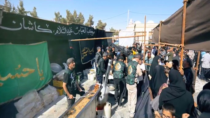 برگزاری آیین باشکوه قالیشویان مشهد اردهال با ۱۶ موکب پذیرایی