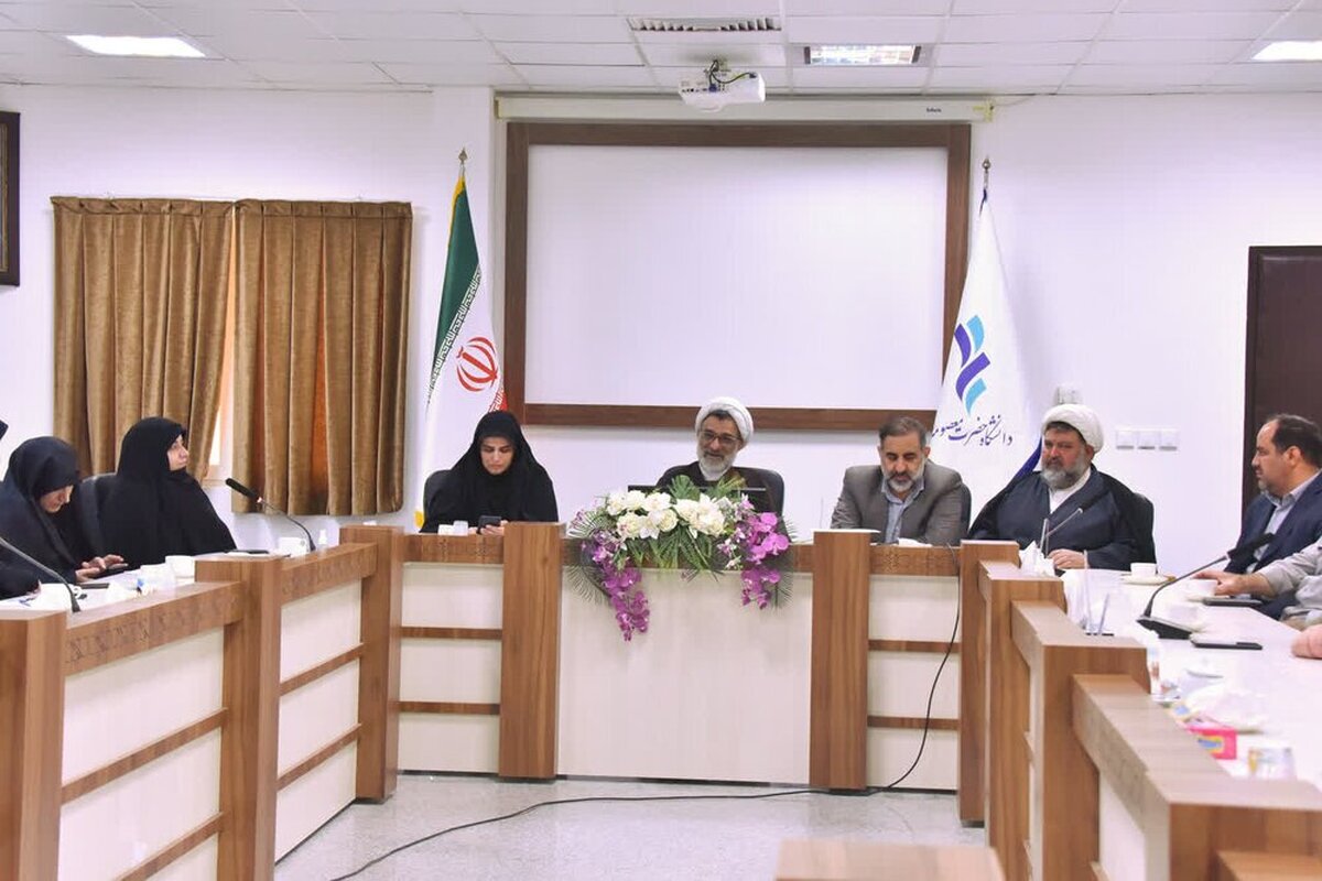 به برکت انقلاب اسلامی بانوان در کشور ما به جایگاههای مهمی دست یافتهاند