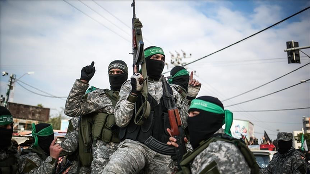 مقاومت با ایستادگی و فداکاری، دشمن را به پای میز معامله کشاند