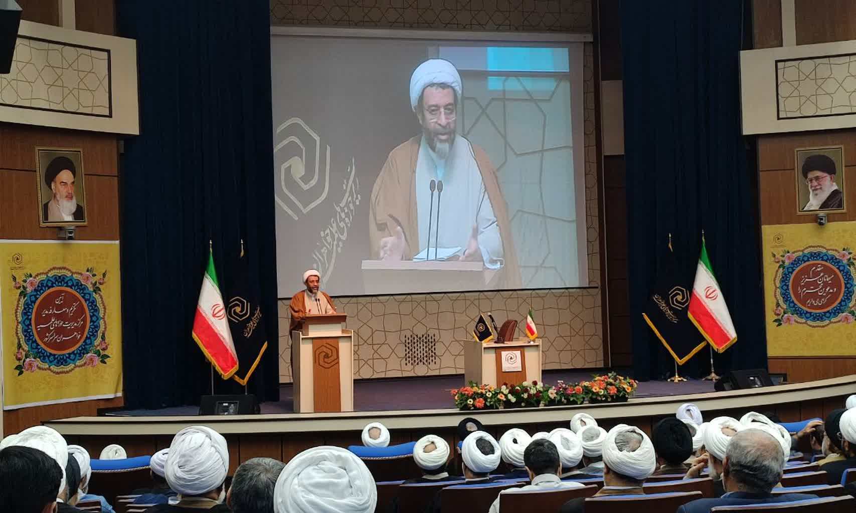 آیین تکریم و معارفه مدیر حوزه های علمیه خواهران برگزار شد