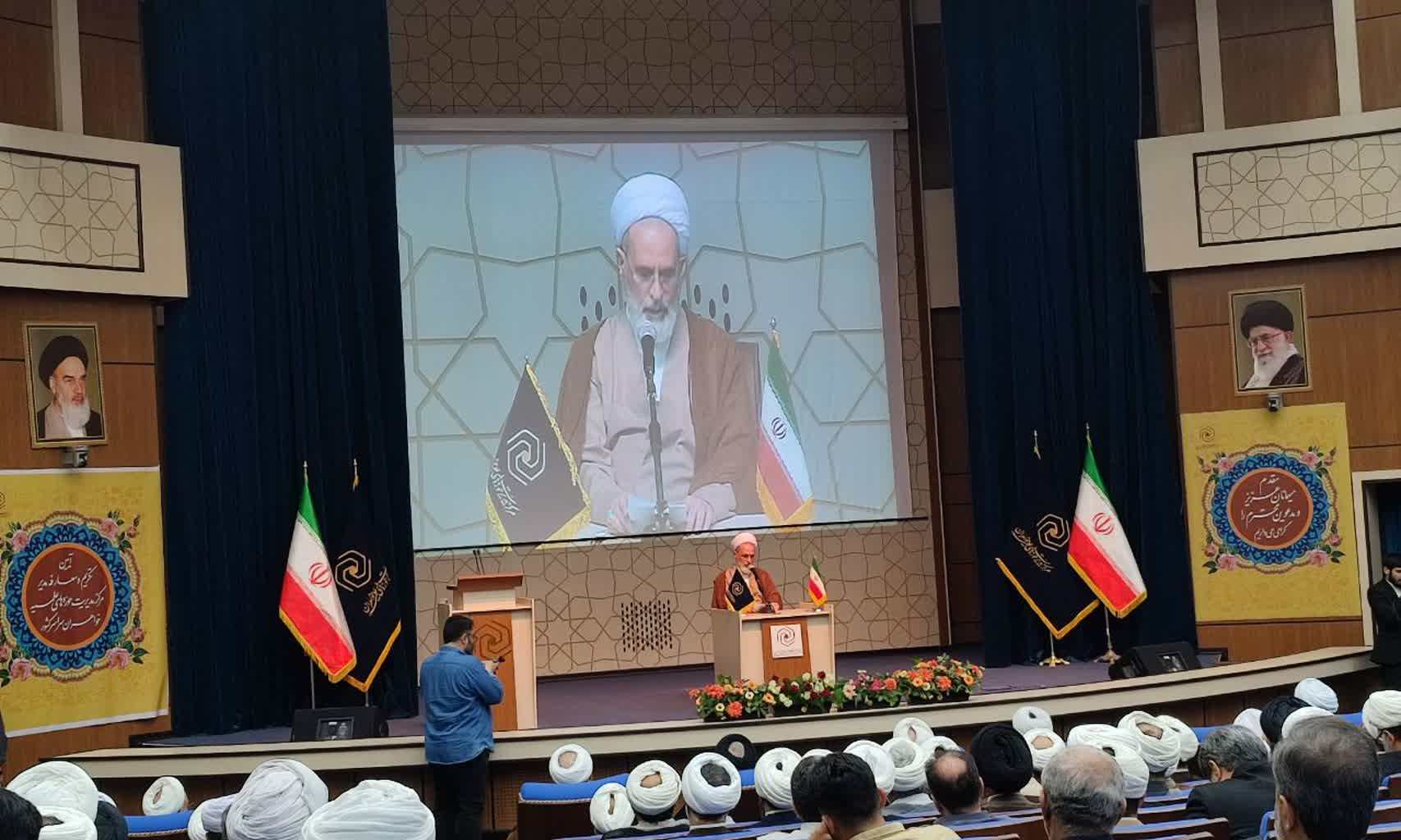 آیین تکریم و معارفه مدیر حوزه های علمیه خواهران برگزار شد