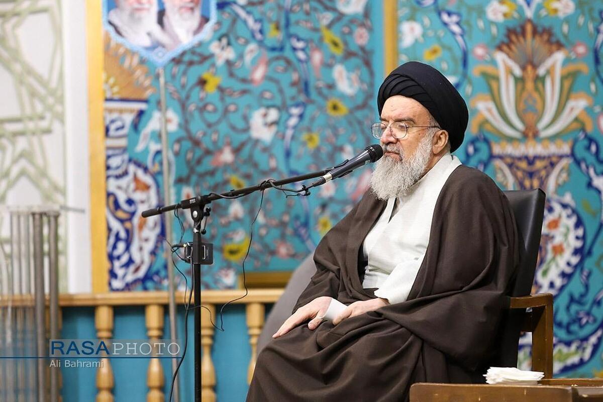 برخی با دست کشیدن از غنی سازی می‌خواهند ملت را تسلیم کنند/ هدف دشمن از مکانیسم ماشه از پا درآوردن ایران است