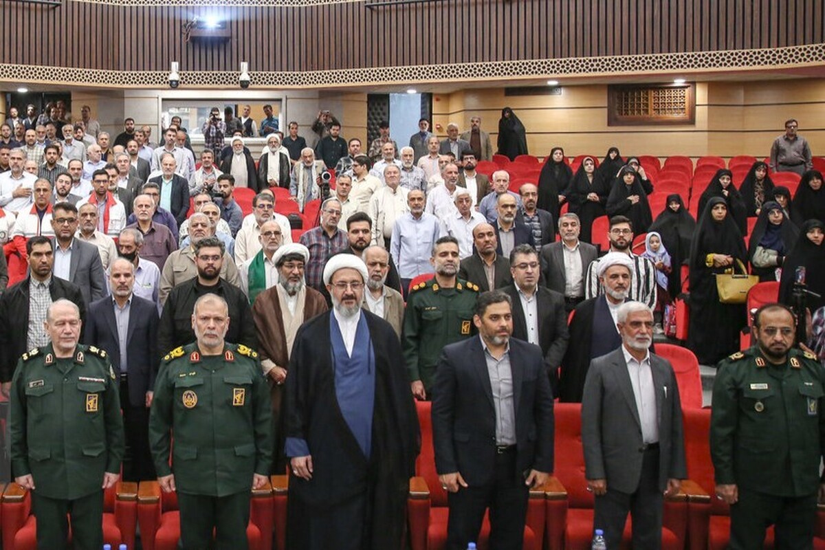 همایش گرامیداشت هفته دفاع مقدس در قم برگزار شد