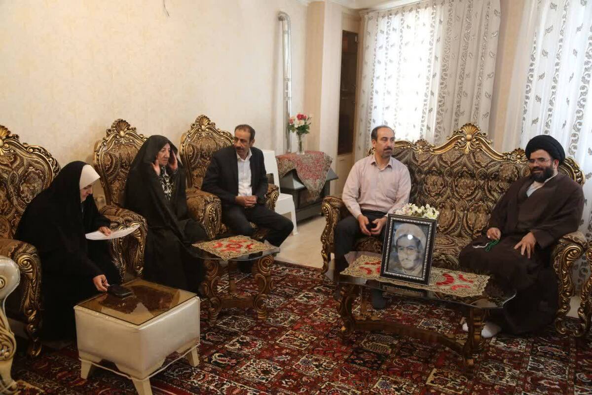 دیدار مدیرکل تبلیغات اسلامی چهارمحال و بختیاری با خانواده طلبه شهید جعفریان
