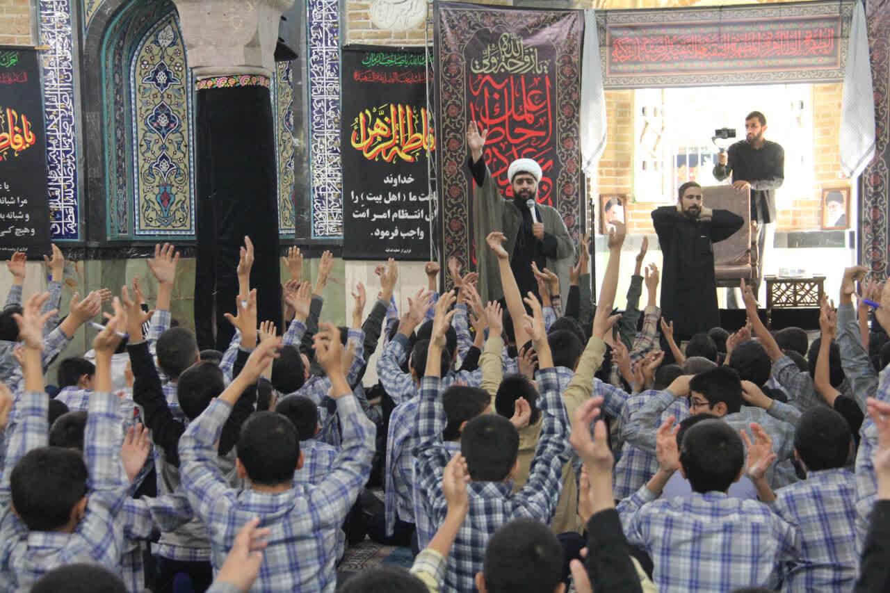 طنین دوباره «یا زهرا» در امامزاده یحیی(ع)؛ طلاب قم و تهران دلهای نوجوانان تهرانی را فاطمی کردند طنین دوباره «یا زهرا» در امامزاده یحیی(ع)؛ طلاب قم و تهران دلهای نوجوانان تهرانی را فاطمی کردند