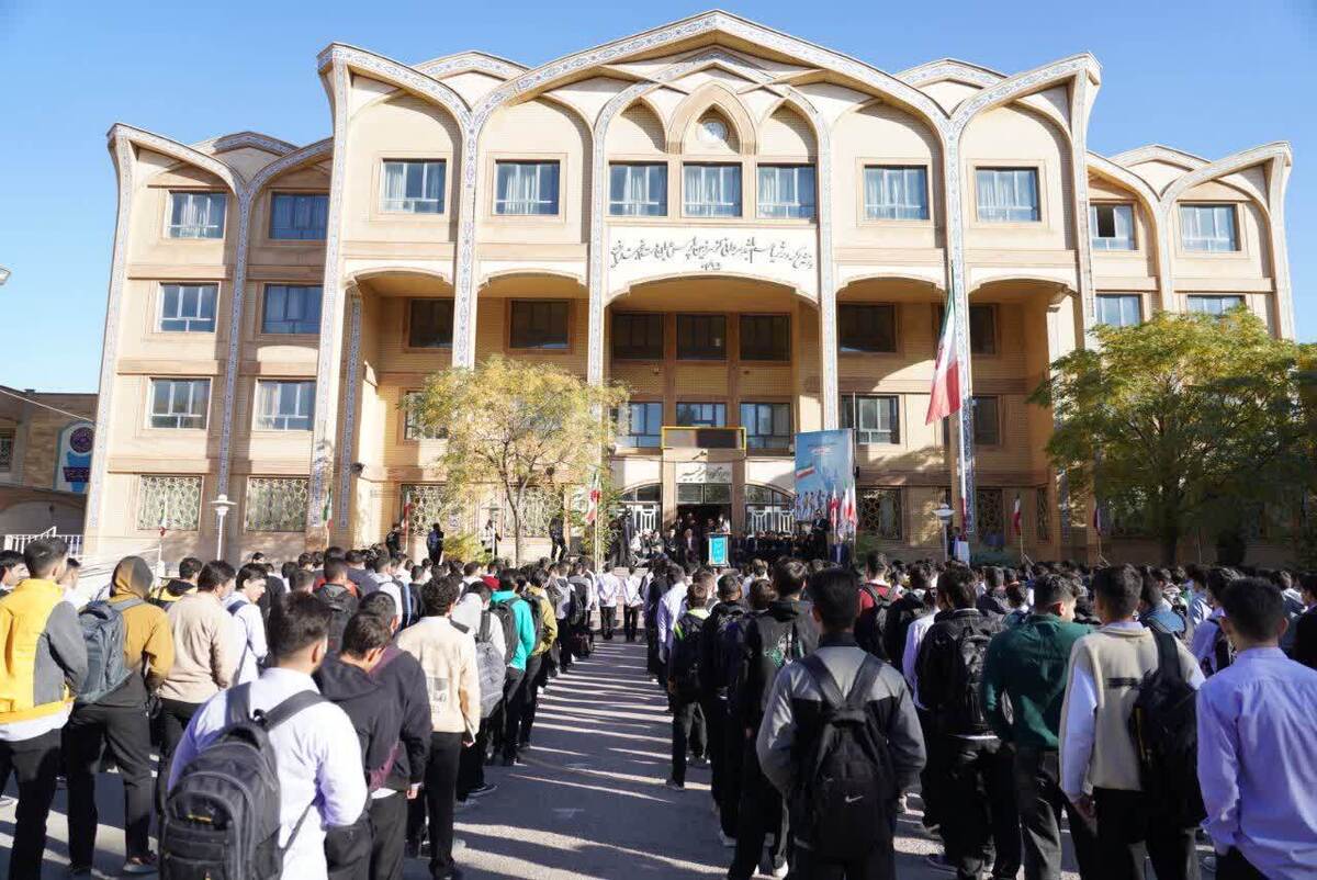 ۱۳ آبان؛ نمادی از هویت دینی ملت ایران است 