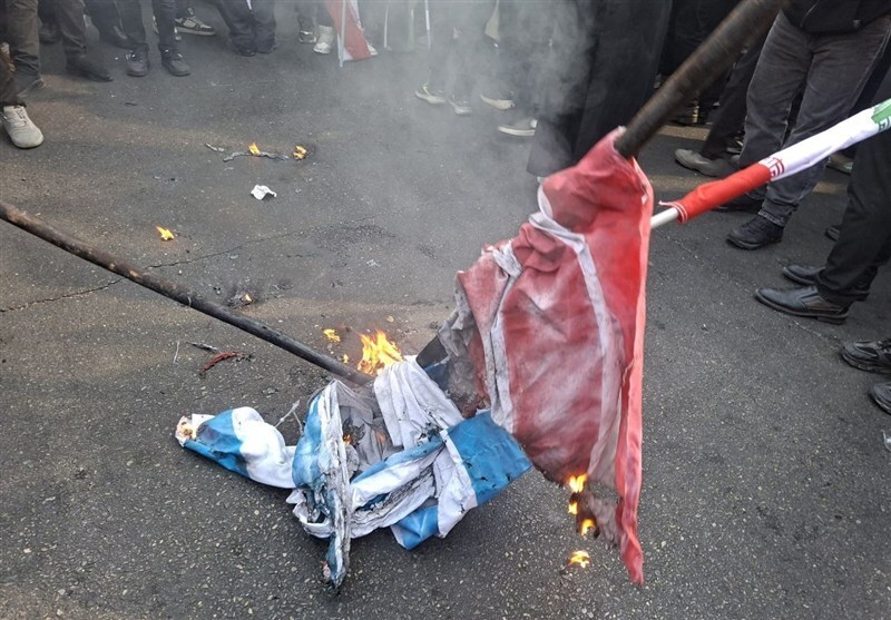 راهپیمایی یومالله 13 آبان در تهران/ طنین شعار «مرگ بر آمریکا» راهپیمایی یومالله 13 آبان در تهران/ طنین شعار «مرگ بر آمریکا»