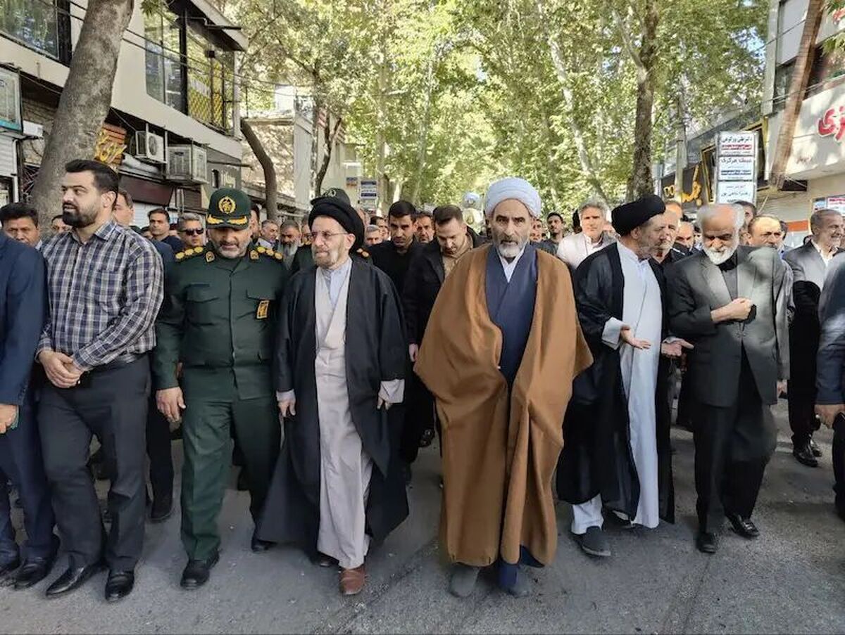 ملت ایران در برابر استکبار جهانی مقاوم و استوار ایستاده است