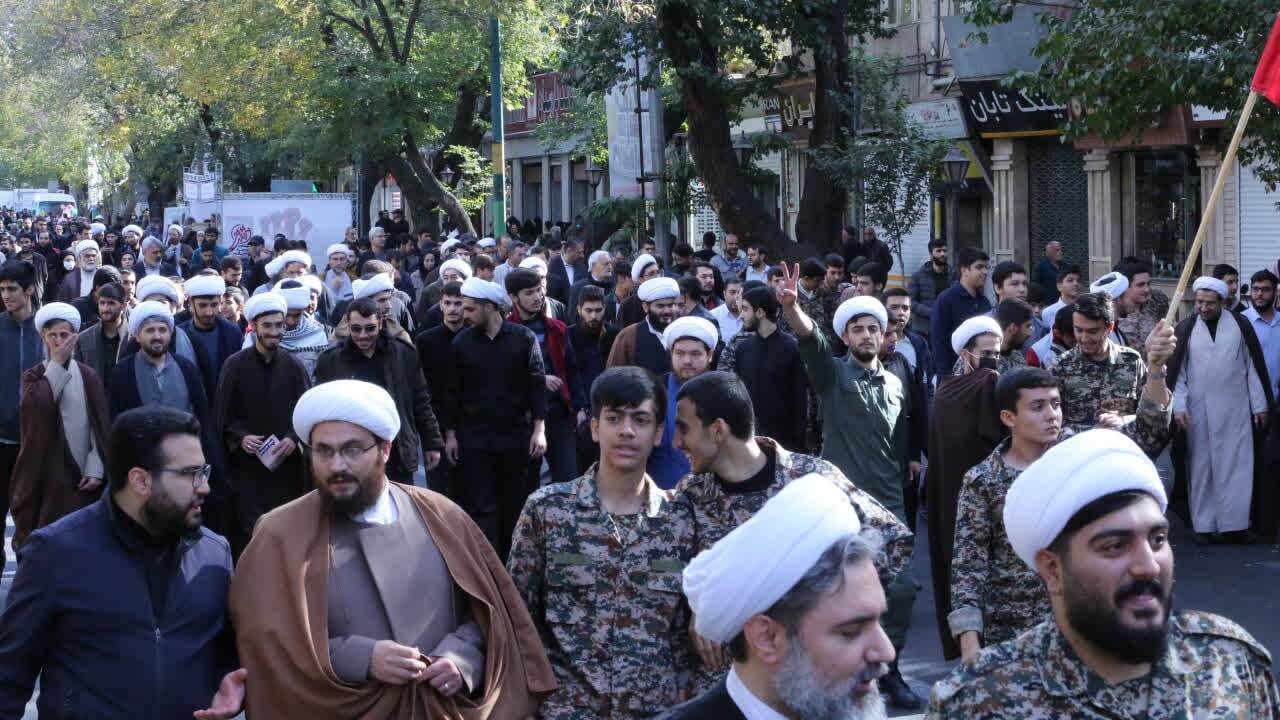 در حال بروز رسانی آمادهایم پاسخ دندانشکن به هر تهدید استکباری بدهیم+ عکس در حال بروز رسانی آمادهایم پاسخ دندانشکن به هر تهدید استکباری بدهیم+ عکس