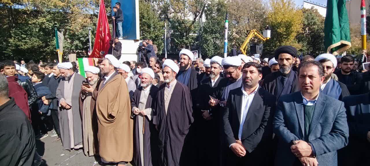 در حال بروز رسانی آمادهایم پاسخ دندانشکن به هر تهدید استکباری بدهیم+ عکس در حال بروز رسانی آمادهایم پاسخ دندانشکن به هر تهدید استکباری بدهیم+ عکس