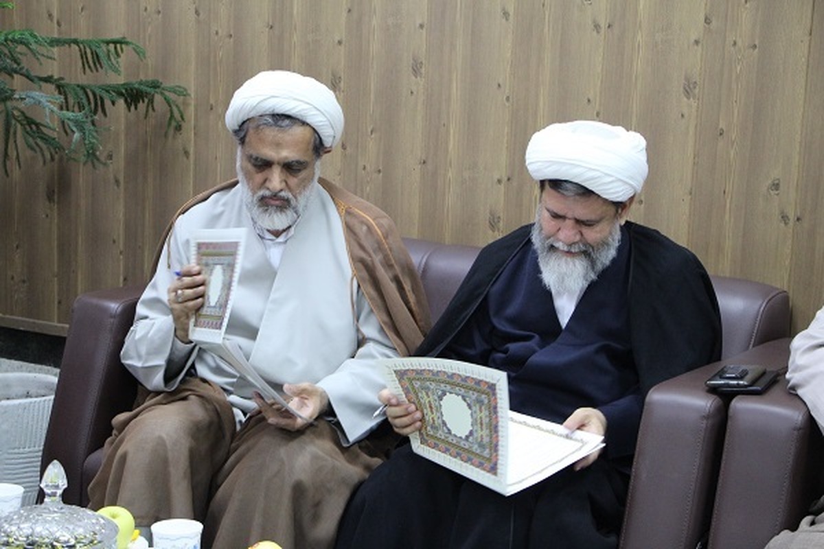 حوزه علمیه خود را درخدمت نظام اسلامی و مردم می داند