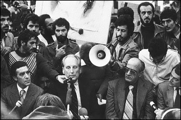 مدیریت رهبر انقلاب مانع تصمیمات یک‌جانبه در سیاست خارجی است