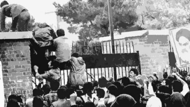 مدیریت رهبر انقلاب مانع تصمیمات یک‌جانبه در سیاست خارجی است