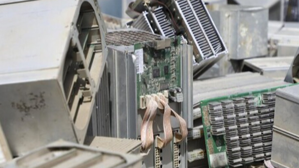 هر ماینر، برق ۱۰ خانوار را می‌بلعد