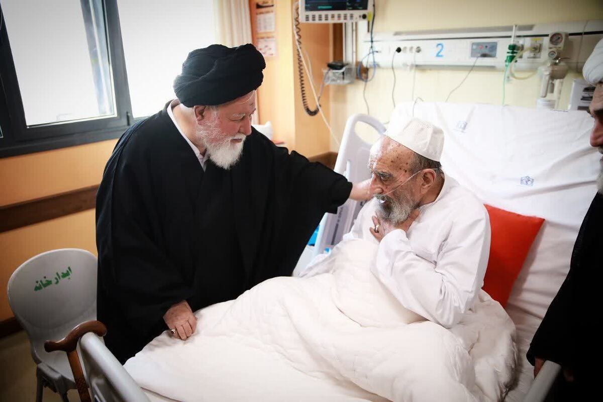 عیادت نماینده ولی فقیه در خراسان رضوی از آیت الله اشرفی شاهرودی